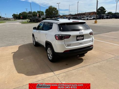 Used 2024 Jeep Compass Latitude AWD/4WD image 3