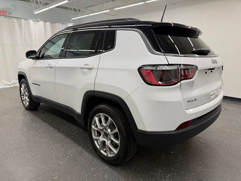 Used 2025 Jeep Compass Limited AWD/4WD image 3