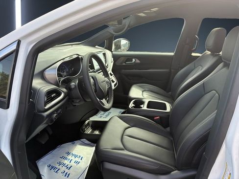 New 2026 Chrysler Pacifica Select FWD image 9