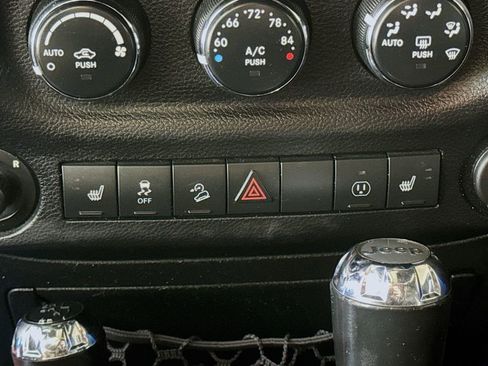 Used 2015 Jeep Wrangler Unlimited Rubicon w/ Connectivity Group image 21