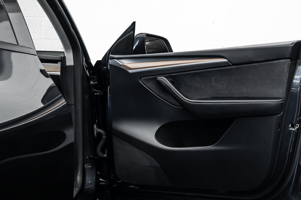 Used 2025 Tesla Model Y Long Range RWD image 17
