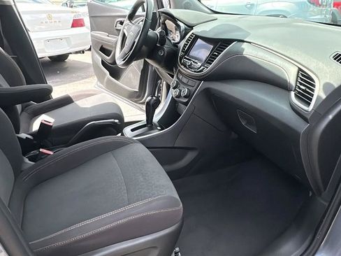 Used 2020 Chevrolet Trax LS FWD image 35