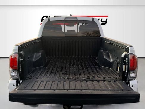 Used 2022 Toyota Tacoma TRD Off-Road w/ Technology Package image 24