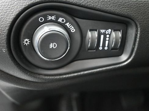 Used 2020 Jeep Renegade Limited w/ Safety and Security Group AWD/4WD image 21