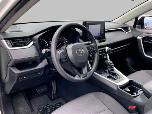 Used 2021 Toyota RAV4 XLE w/ Convenience Package FWD image 17