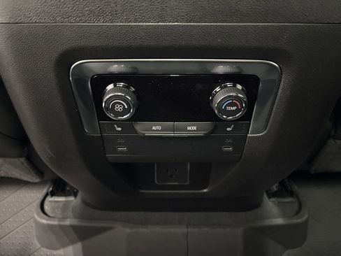 New 2026 Chevrolet Suburban High Country AWD/4WD image 33