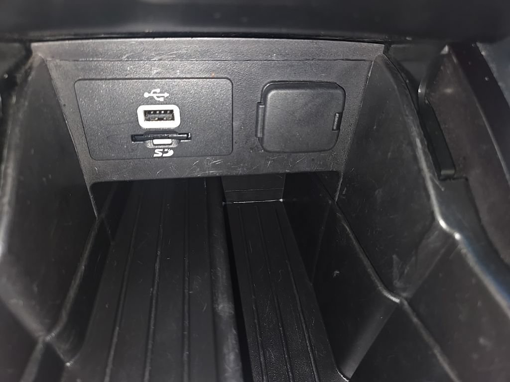 Used 2016 Ford Explorer Platinum AWD/4WD image 18