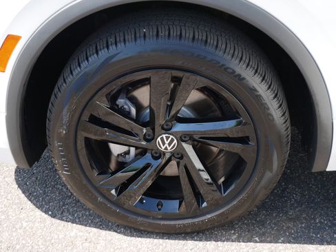 Certified 2024 Volkswagen Tiguan SE R-Line w/ MDO Package, Two-Row AWD/4WD image 15