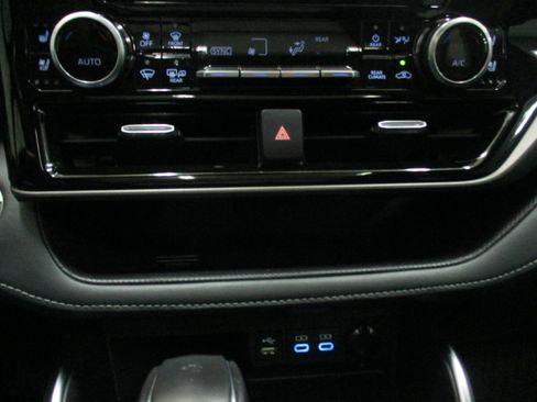 Used 2022 Toyota Highlander Limited image 27