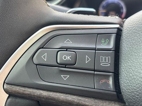 Used 2024 Jeep Grand Cherokee Limited w/ Luxury Tech Group II image 32