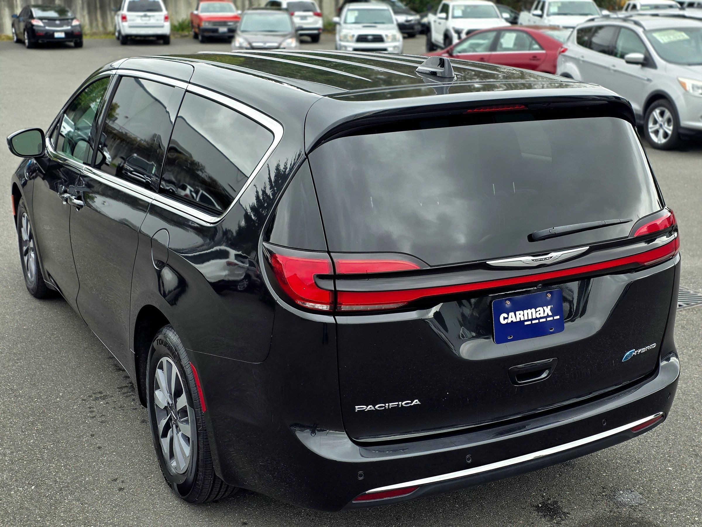 Used 2023 Chrysler Pacifica Touring-L FWD image 11