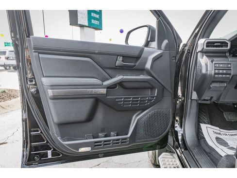 Used 2025 Toyota 4Runner TRD Off-Road image 6