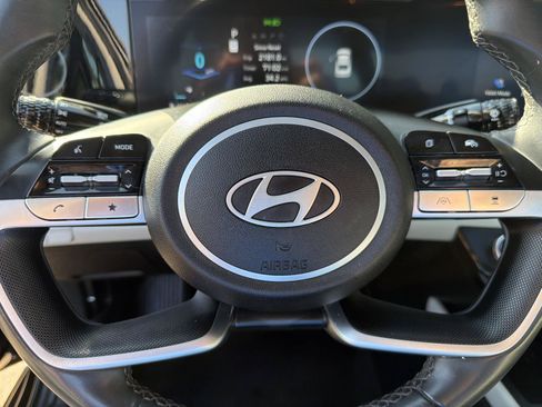 Used 2025 Hyundai Elantra Limited FWD image 20