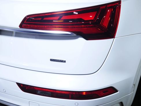 Used 2023 Audi Q5 2.0T Prestige AWD/4WD image 17