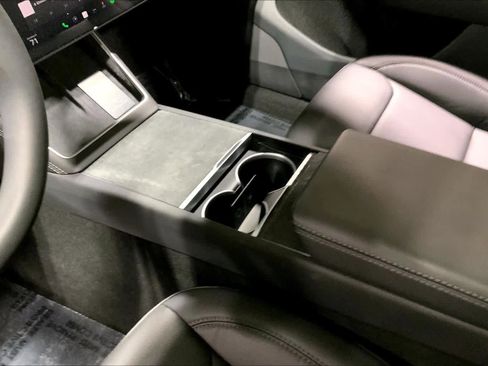 Used 2026 Tesla Model Y AWD image 17