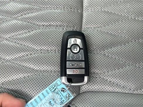 Used 2022 Ford F150 Limited image 32