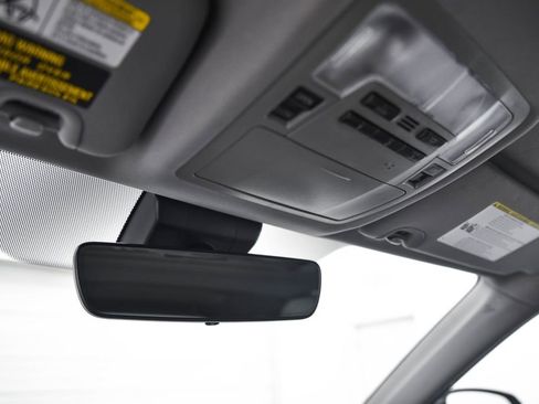 Used 2018 Toyota Highlander image 18