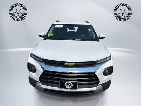 Used 2021 Chevrolet TrailBlazer LT w/ Premium Seating Package AWD/4WD image 2