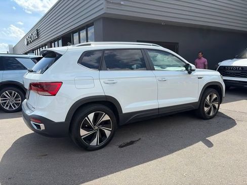 Certified 2024 Volkswagen Taos SE AWD/4WD image 3