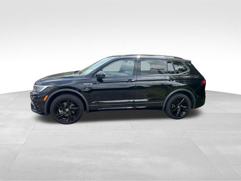 Used 2023 Volkswagen Tiguan SE R-Line AWD/4WD image 4