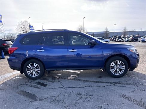 Used 2020 Nissan Pathfinder SV w/ Cargo Package image 12