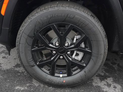 New 2025 Jeep Grand Cherokee L Altitude image 24