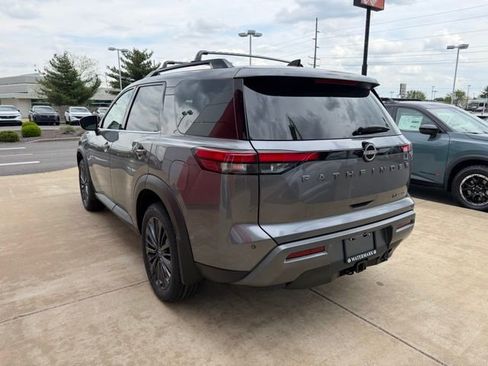 New 2026 Nissan Pathfinder SL w/ SL Premium Package image 6