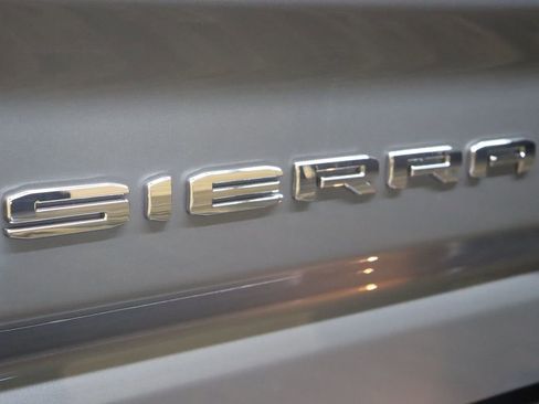 Used 2025 GMC Sierra 2500 AT4 image 33