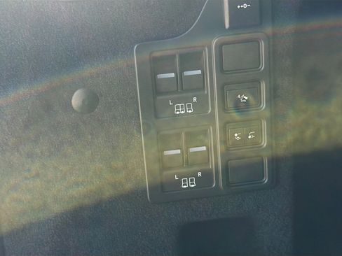 New 2025 Land Rover Discovery Dynamic SE image 13