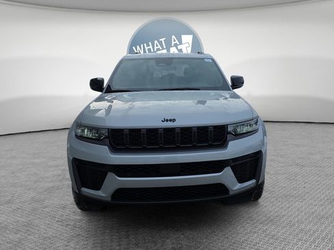 New 2026 Jeep Grand Cherokee Altitude AWD/4WD image 9