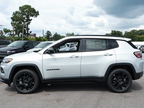 New 2026 Jeep Compass Latitude AWD/4WD image 9