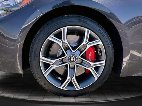 Used 2018 Kia Stinger GT1 AWD/4WD image 9