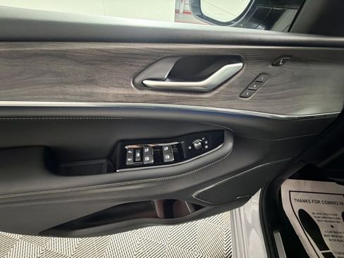 Used 2023 Jeep Grand Cherokee L Overland w/ Advanced Protech Group III image 15