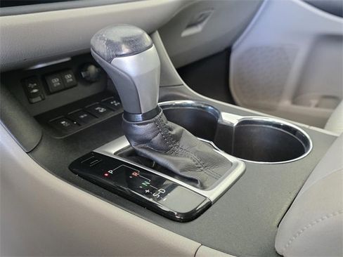 Used 2018 Toyota Highlander LE image 23