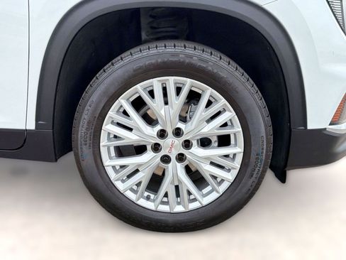 Used 2025 GMC Acadia Elevation w/ Elevation Premium Package FWD image 12