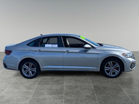 Used 2022 Volkswagen Jetta SE FWD image 6