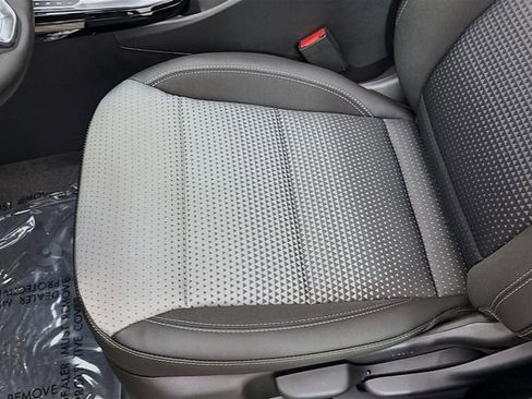 New 2026 Chevrolet Trax LT w/ Sunroof Package image 19