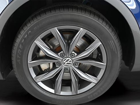 Used 2022 Volkswagen Tiguan SE AWD/4WD image 32