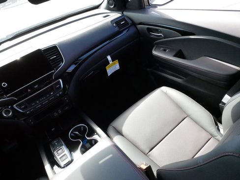 Used 2026 Honda Ridgeline Black Edition image 11