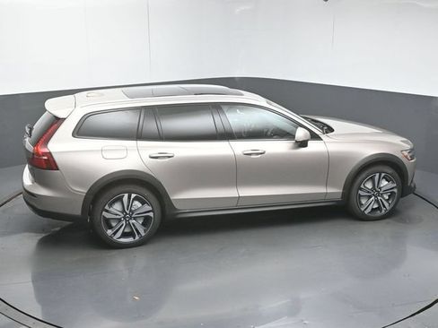 New 2026 Volvo V60 B5 Cross Country Plus w/ Protection Package Premier AWD/4WD image 50