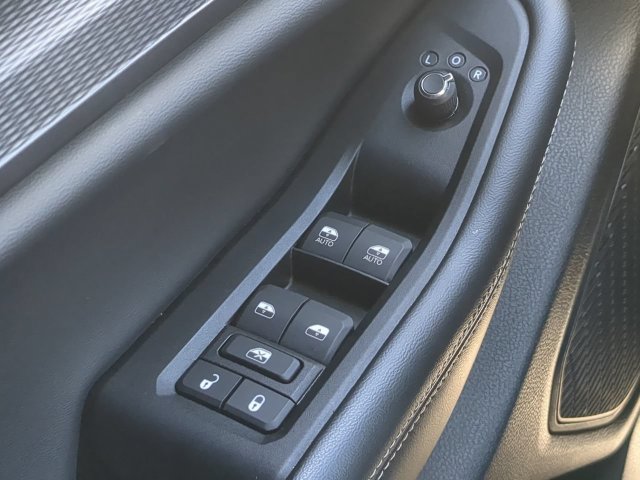 Certified 2025 Jeep Grand Cherokee Altitude AWD/4WD image 28