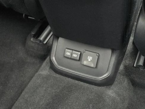 Used 2023 Toyota Highlander Platinum FWD image 19