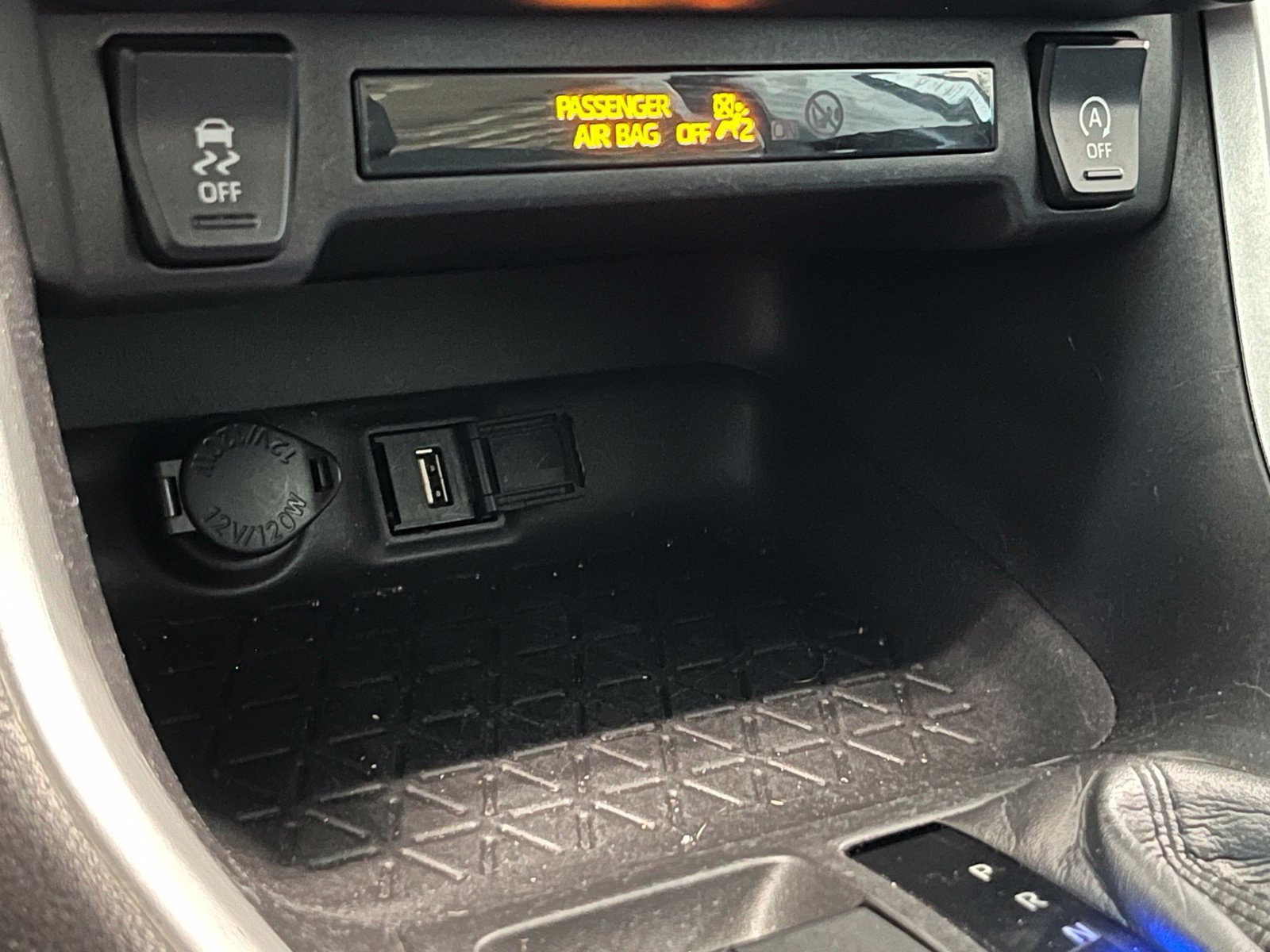 Used 2021 Toyota RAV4 LE AWD/4WD image 23