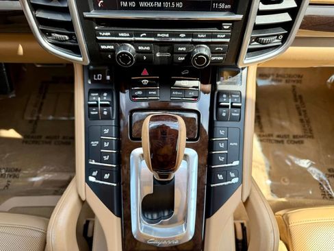 Used 2016 Porsche Cayenne GTS AWD/4WD image 21