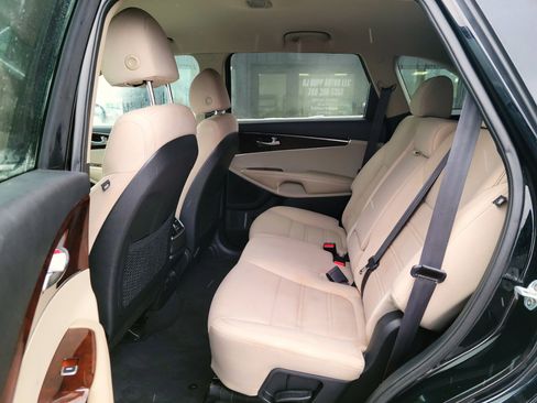 Used 2018 Kia Sorento AWD image 16