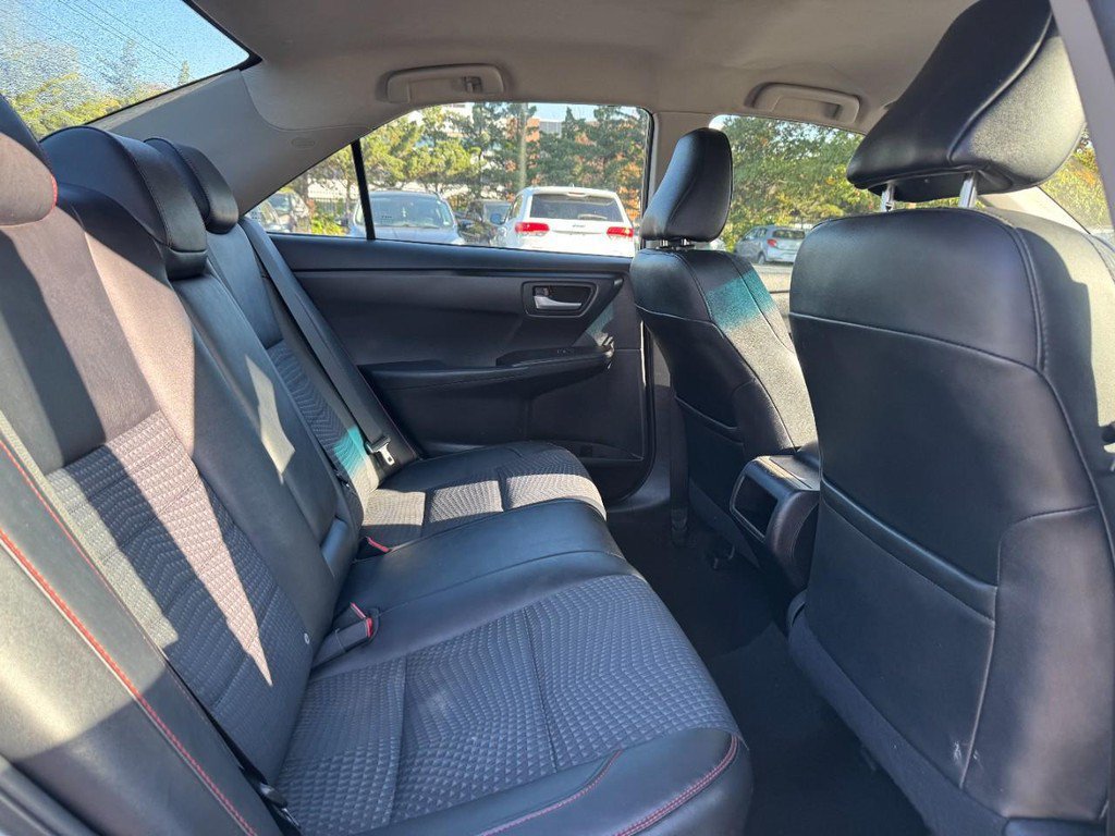 Used 2015 Toyota Camry SE FWD image 14