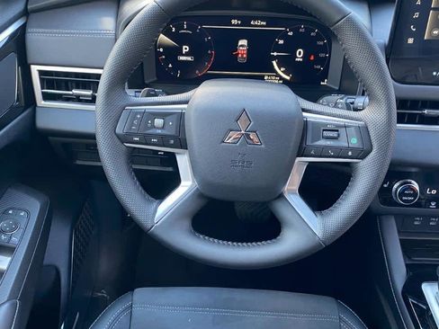 New 2025 Mitsubishi Outlander SE image 4