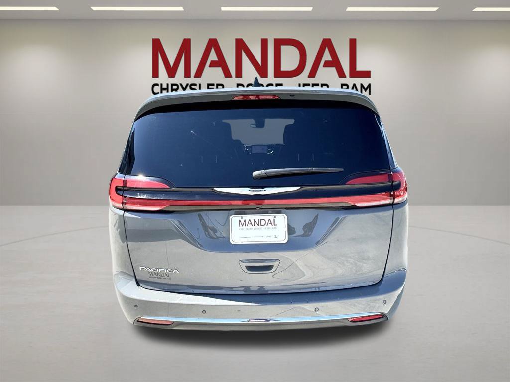Used 2025 Chrysler Pacifica Select FWD image 6