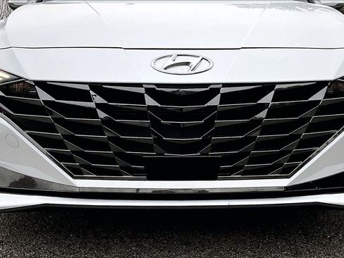 Used 2021 Hyundai Elantra Limited image 28