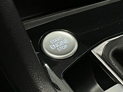 New 2025 Volkswagen Taos SE image 15